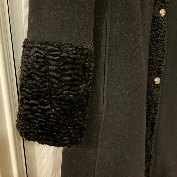 Woolen coat - Picture 3 of 7